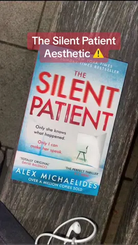 The Silent Patient 🤫 #alexmichaelides #BookTok #thrillerbooks #thesilentpatient #books #fyp 