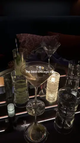 lazy bird is the best bar in chicago ‼️‼️‼️ the best martinis and live music 🤌🏻 #chicagofoodie #chicagofood #chicagosummer #chicagococktail #chicagobar #chicagomartini #martinis #speakeasybar 