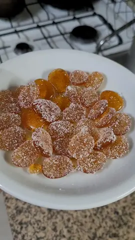 Parte 2!!! caramelos de miel!! Ingredientes: 1 taza pequeña de azúcar, 1/2 taza pequeña de miel, 3 cucharadas de agua y 2 cucharadas de jugo de limón.  🧡🧡🧡