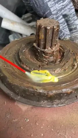 Grease spray suitable for various construction machinery bearings#grease #greased #htgrease #greasefactory #mpgrease #lubricantmanufacture #lubricant #lube #fyp #fypシ #satifying #trending #excavator #bearing #viral #truck #lithium #lubricantgrease #hgv #manufacturing 