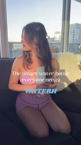 Knock knock🚪remember to drink water💧#smartwater #waterh #stayhydrated #waterbottle #fy #fypシ #hydration #noplastic #drinkwater #reminder #healthyliving #fyp 