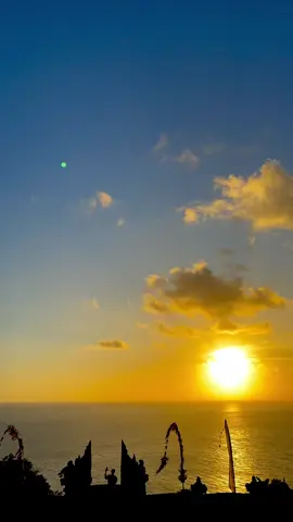 Bali Sunset 🥺🔆                                                                        #sunset                                                                    #senja                                                                     #beachvibes                                 #bali                                           #sunsetinbali 