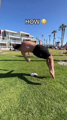 This is impressive 👏 (via @Jnnellyjr) #flips #skills #amazing 