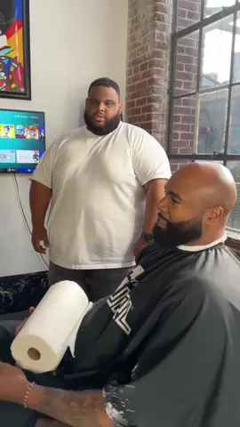 When D goes to the barber shop to get advice on how to get honey pot back!