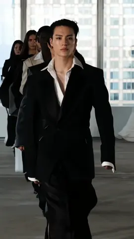 Jeno Lee walking for Peter Do collecting in New York Fashion Week SS23 join the trend  #제노 #jeno #nctdream 