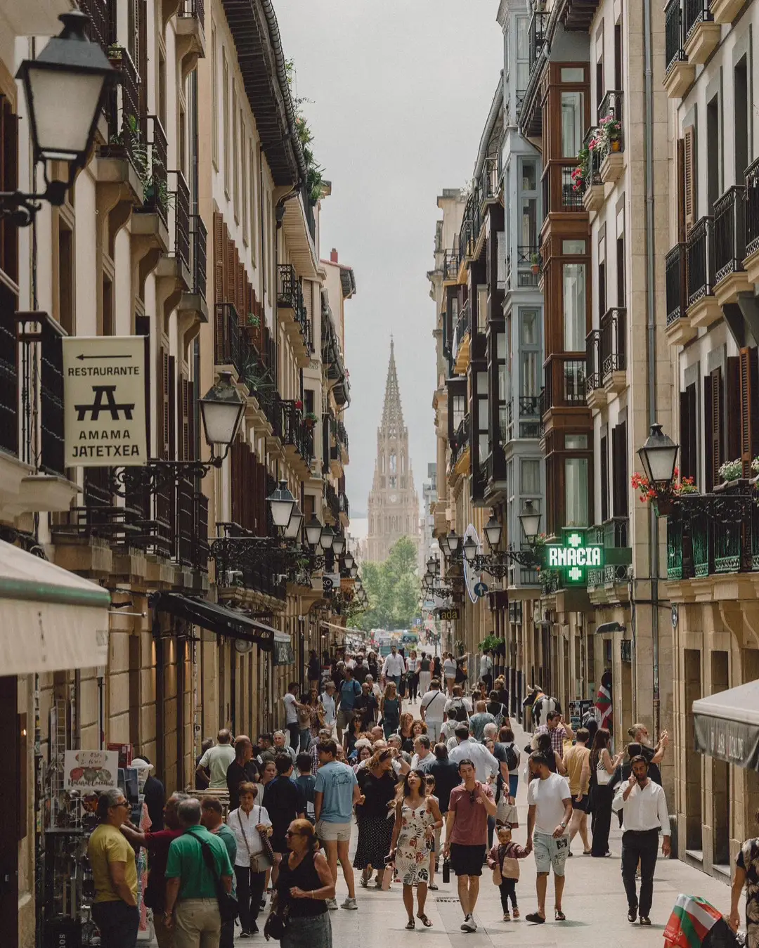 Little moments of San Sebastián 📸 which is your favourite 1-8? Here’s a little info about each photo: 1. Views of the cathedral from old town 2. Looking out to Santa Clara island 3. Old town streets showing the Koruko Andre Mariaren basilika 4. A bit of laundry hanging out the window to dry 5. Santa Clara island seen from Motako Gaztelua 6. The inside of a pintxos bar 7. Views over the city from Motako Gaztelua 8. The workshop of the Munoa jewellers #sansebastian #donostia #travelphotographer #sonyalphaphotographer #travelblogger #travelphotography 