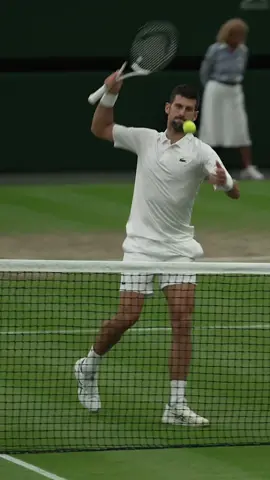 Novak means business 👆 #novakdjokovic #djokovic #Wimbledon 
