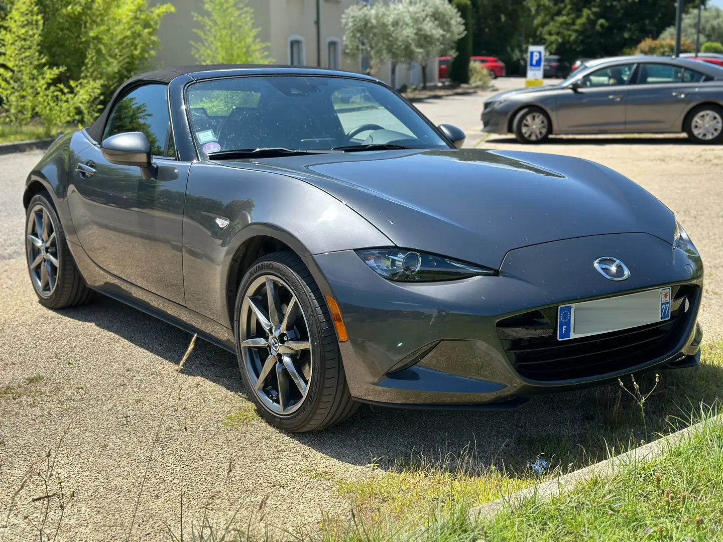 Et voici les photos de la même auto 😘 une des rares modernes que j aime bien 😎en meme temps elle a des arguments 😋 : roadster, propulsion , atmo , fiable 🤗 #mazda #mx5 #mazdamx5 #nd #ndmx5 #mx5nd 