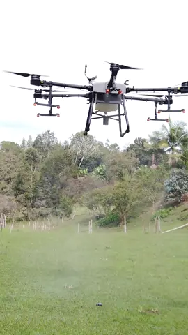 ¿Conoces el Agras T30? Es uno de los drones más grandes de DJI, especial para trabajos de agricultura 🤓🚀 #dji #agrast30 #agricultura #campocolombiano #skymotion