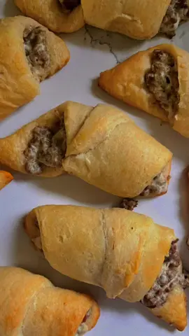 Crowd pleaser. 3 ingredient appetizer. Delish #fyp #momlife #appitizer #Foodie 