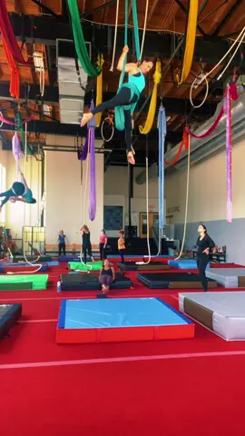 Inside my aerial practice. First class of two this session, back to sling things. I love this star drop! ⭐️ #aerial #aerialarts #aerialsling #aerialist #saturdayviews #summerfun #stl 