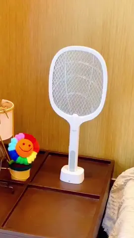 Electric mosquito swatting rechargeable #rechargeable #mosquitokillerlamp #flyswatter #mosquitobuster #summermusthave #viral #tiktok #foryou #fyp 