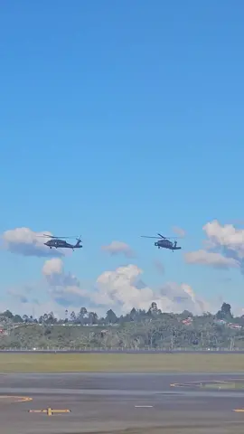 Equipo de demostración Arpia de la Fuerza Aérea Collmbiana en la F-air 2023. Que pilotos tenemos en Colombia 🚁🚁🚁🔥🔥 #fuerzaaereacolombiana #fac #antioquia #showaereo #Arpia #blackhawk 