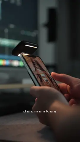 Why don't you install a desk lamp like this on your mobile phone?