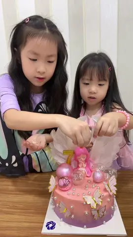 ตกแต่งเค้กเอง                                  Happy Birthday to Sugar! 🎂❤️                 #sugarturns7 #sugarlover
