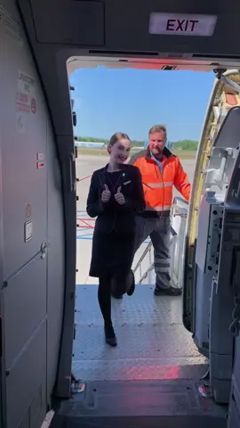 #canincrew #plane #airstewardess #cabinattendant #closingairplanedoor #positivity #fypシ゚viral #flying #openingdoor 