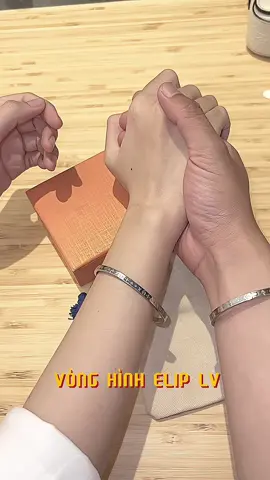 Vòng tay elip hoạ tiết monogram..  giỏ hàng top tô coá ạaaa