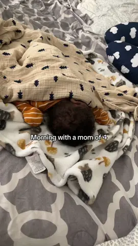 Spend the morning with me☺️ #sahm #momlife #morningroutine #postpartum #momof4 #momvlog #volg #morningvlog #fyp #blktiktok #blackmoms #blackgirltiktok 