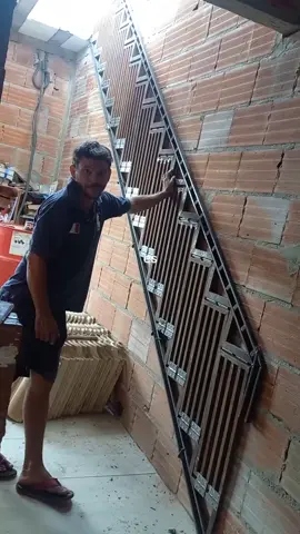 escada retratil  ,ocupa pouco espaço 