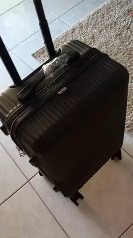 Mala de viagem bordo 10kg, rodas duplas removíveis giro 360 com cadeado embutido. #ferias #viajar #viajarbarato   🔗 Compre aqui: https://shope.ee/3AdbE2fh21