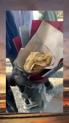 buket bunga❌ buket sego pecel✅  . . sc : Dik. Kejogja ingin ke banyak spot wisata tapi waktu terbatas? Sewa motor aja, cepat sampai anti macet macetan dijalan 👍 Disini kalian akan mendapatkan : - 2 helm & Jas Hujan Persayaratannya sama saja kok,, - Asli Jogja (2 EKTP + Menunjukkan akun sosmed pribadi yang aktif, boleh kombinasi dengan ktp pasangan/teman) - Mahasiswa di Jogja (EKTP & KTM + Menunjukkan akun sosmed pribadi yang aktif) - Wisatawan (EKTP + NPWP/SIM/Paspor, boleh kombinasi dengan pasangan / teman+ Foto Tanda bukti booking hotel + menunjukkan akun sosmed pribadi yang aktif + Foto Tiket PP) Untuk informasi harga, booking jadwal dan lain nya bisa langsung via link diatas ya Untuk saat ini kami hanya memerima penyewaan pengambilan di Kantor / Garasi kami ya 🙏 #sewamotor #sewamotorjogja #sewamotorjogjamurah #sewamotorjogja24jam #rentalmotor #rentalmotorjogja #rentalmotorjogjamurah #rentalmotorjogjakarta #rentalmotorantarjemput #rentalmotormalioboro #rentalmotormatic #rentalmotormaticjogja#sewavespajogja #rentalmotorvespajogja