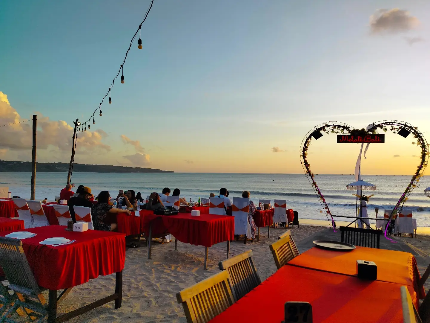 Sunset at Jimbaran www.melatibali.com #explorebali #exploreseafood #honeymoon