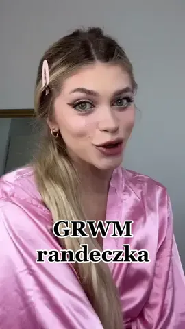 Proszę zabrać siebie na randeczke! #nivea #hyaluronlip #lipmoisture #glossylips #grwm #ogarnijsiezemna #ogarnijsiezmachunik #współpracapłatna 