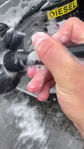 #fyp #quickdetail #detailing #dirty #clean #detail #shiny #asmr #satisfying 