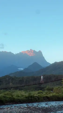 One of the best birthday gift ever 🥹 11 days of witnessing different sides of Akinabalu with my one and only @AMIRUL HANIFF 🇲🇾 ⛰️🫶🏻 Will share more about the trip soon! #exploreSabah #kkcity #kinabalu #kundasang #kotabelud #piramidhillkundasang #tegudontourismvillage #hounonridgefarmstay #nohutuecotourism #nabalu 