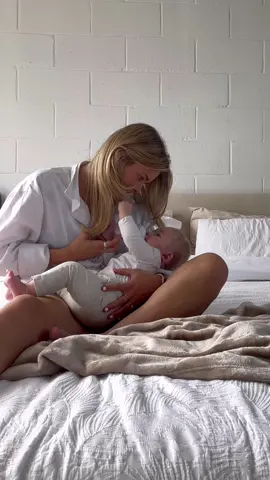 Phillips Avent Natural Bottle with its nipple shaped teat truly is a life saver @Philips Avent #philipsavent #aventmumau #ad
