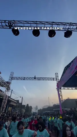 #CapCut Karena terlalu nyeni,tak buatken versi lirik hehe 😅 #malang #checksound #soundsystem #soundsystemmalang #fyp #dj #party #pemburuhoreg #bangsay #pulipulchannel #karnavalpurwosekar #tajinan 