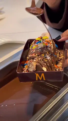 📍 Magnum , Emporium Mall , Lahore 🍽 Rating : 9/10 FOLOW for more food updates and reviews💫 #tiktokfood #fyp #trending #foryou #foodreview #foodtiktok #foodvideo #magnum #magnumicecream #desserts #desserttiktok 