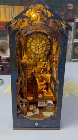 Inspired by Sherlock Holmes, let's solve the mystery together with the great detective!🕵️‍🔍 #booknook #booknooks #booknookdiy ##booknookshelfinsert #detectiveagency #sherlockholmes #fyp #fifijoy #diorama #detective #detective 