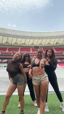 the guy dancing in the background 😂 #afterhourstildawnstadiumtour #madrid #dancers 