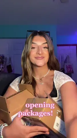 opening packages sent to me while i was gone on vaca :) special thank you to @Dear Brightly for sending me a refill of my FAVORITE anti-acne product! #dearbrightly #openingpackages 
