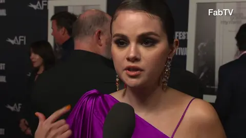 Selena at her premiere #selenagomez #selena #selenatiktok #premiere #fabtv #interview #fernandoescovar #redcarpet #fame #famous #celebrity #face #cara #latina #actriz #actress #singer #bestperson  #comeback #sephora #beauty #toughgirl #makeup #documentary #autobiography #premierenight #sweetest #star #loveher