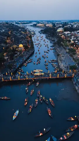 Did you ever heard about 'The Bridge of Light' in Hoi An, Vietnam? If you lucky enough to come visit Vietnam Hoi An in full moon, you may will see The Lantern Festival in there called Bridge of Light. What a beautiful panoramic with so many lantern floating on the river. Location : Hoi An, Vietnam #vietnam #vietnamexplore #explorevietnam #vietnamtrip #vietnamtravel #travelvietnam #visitvietnam #hoian #hoiantrip #traveling #travel 