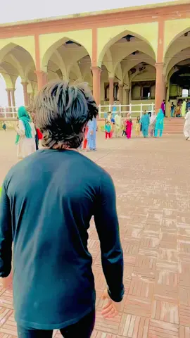Guess this place 🙂 bache ka reaction 😍 #foryoupage #foryoupageofficiall #tayyab_jxtt  #speed #reactionvideo #girlreaction #girlreactionvideo #foryou #trend #trendingsongs 