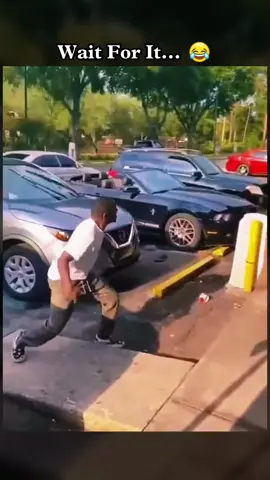 So Much Happening At Once #chaotic #keepsgettingbetter #waitforit #crazysituation #caughtitoncamera #inthehood #thehood #unexpected #runfromcops #viralvideo