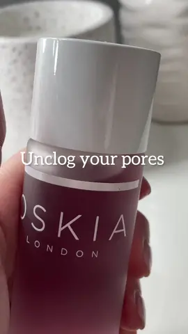 #AD Unclog your pores with the super gentle Oskia Violet Water.  Links in my instagram bio- LTK  Purchase at @LOOKFANTASTIC use code LFTFCUQUIX Or Purchase at @Naturisimo use code CUQUIX15  @Community X SEEN #oskiavw #oskia #oskialondon #violetwater #bha #skintoner #unclogpores #cloggedpores #blackheads #clearskintips #violetwillow #salicylicacid #sensitiveskin #skintok #BeautyTok #naturisimo #teamfantastic #LTK #skincarecommunity 