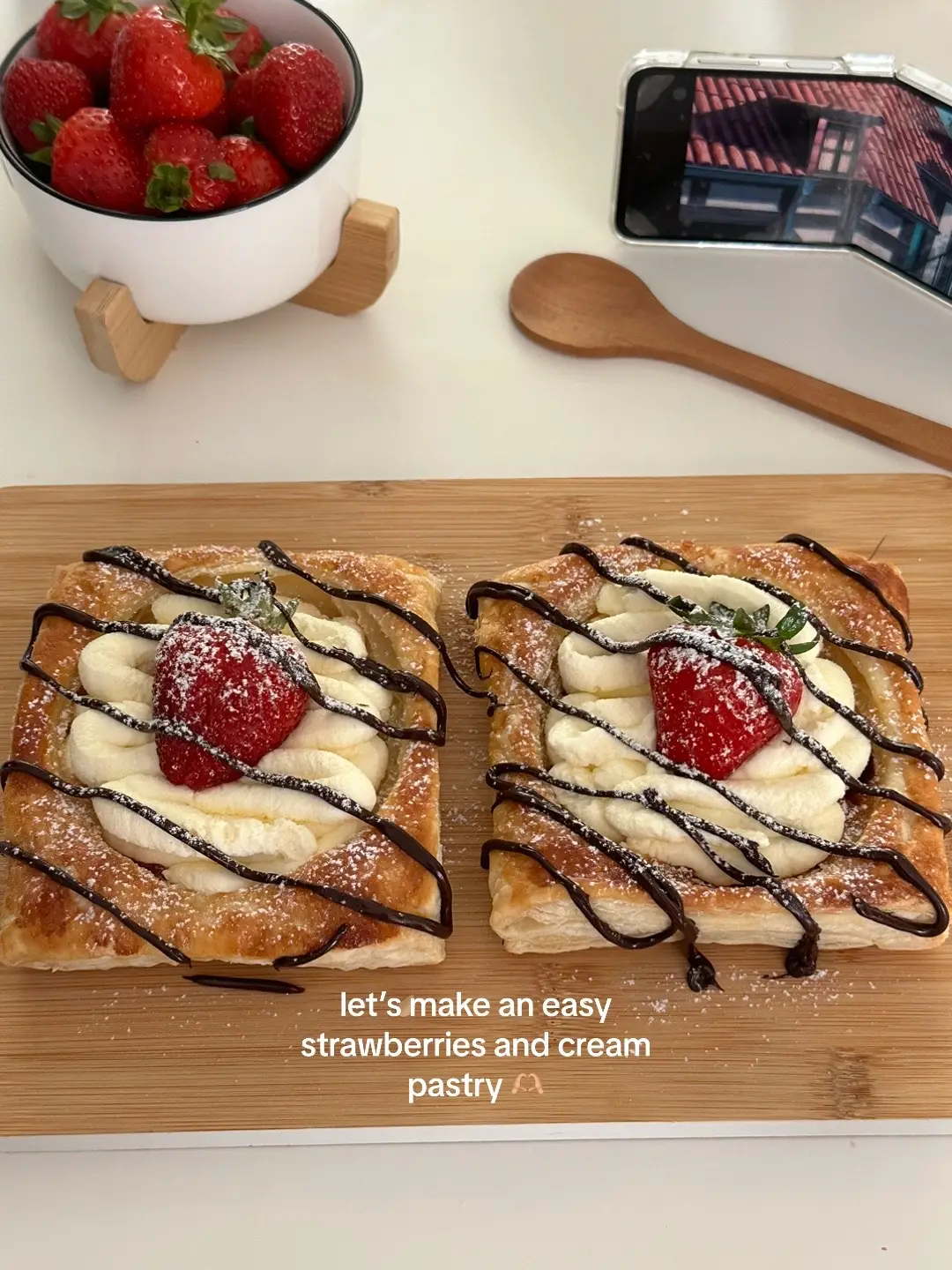 easy strawberries and cream pastry 🫶🏼😋 #strawberrypastry #pastry #creampastry #strawberriesandcream 