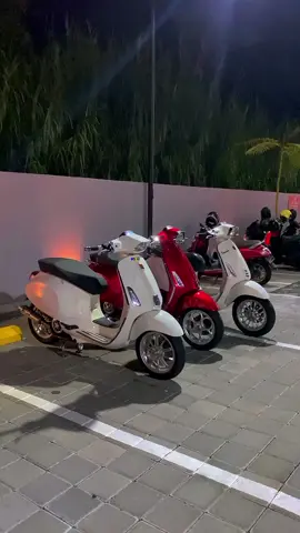 Tetap Merah Di Era Gempuran Putih #vesmetganteng #inspirasi #fyp #vesmetputih #vespamatic #q #vesmet #cinematics #fypシ゚viral 