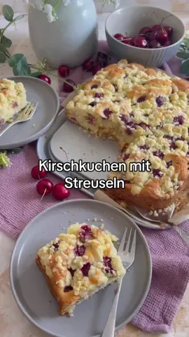Kirschkuchen mit Streusel vom Blech Rezept🍒   Der saftige Rührteig und die mürben Butter-Streusel sind einfach unwiderstehlich. Obwohl der Kuchen auf den ersten Blick ganz gewöhnlich wirkt, ist er geschmacklich ein Highlight.    Das Beste daran? Er ist super einfach zuzubereiten und eignet sich perfekt für gemütliche Nachmittage oder besondere Anlässe. Probiere es aus und lass dich von diesem Klassiker begeistern!    Rezept: Kirschkuchen mit Streuseln vom Blech Zutaten für 12 Stück: Für den Rührteig - 150 g weiche Butter  - 110 g Zucker   - 3 mittelgroße Eier - 180 g Dinkelmehl - 90 g Speisestärke - 1 TL Backpulver  - 1 TL abgeriebene Zitronenschale - 1 Prise Salz  - 80 ml Milch Für die Streusel:  - 150 g Dinkelmehl - 60 g Zucker   - 80 g flüssige Butter - 1 großes Glas Kirschen  Zubereitung:    * Backofen auf 180 Grad Ober- und Unterhitze vorheizen * Viereckige Backform (24 x 24 cm) mit Backpapier auslegen * Kirschen aus dem Glas abtropfen lassen * Weiche Butter und Zucker schaumig rühren * Eier einzeln hinzufügen und gut vermischen * Mehl, Stärke, Backpulver, geriebene Zitronenschale und Salz vermischen * Mehlmischung und Milch abwechselnd zum Teig geben und gut umrühren * Abrieb und Saft einer Bio-Limette hinzufügen und unterrühren * Teig gleichmäßig in der Backform verstreichen * Abgetropfte Kirschen gleichmäßig auf dem Teig verteilen * Streusel aus flüssiger Butter, Mehl und Zucker vorbereiten * Streusel über den Kuchen gleichmäßig streuen * Kuchen für ca. 30-35 Minuten im vorgeheizten Ofen backen * Mit einem Zahnstocher die Backprobe machen, ob der Kuchen durchgebacken ist * Kuchen aus dem Ofen nehmen, abkühlen lassen und genießen! #rezepte #sommerrezept #kuchen #kirschen #kirschkuchen #leckererezepte #lecker #einfacherezepte #schnellerezepte #backblog #backblogger #hobbybäckerin