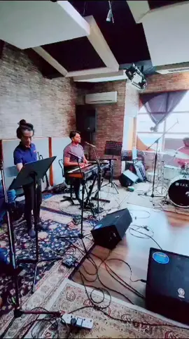 Getting ready for mojo...  #finalcountdown#arrahmanmusic #muthumoviesong #manninmainthanmalaysia#mojo #thraaga#minnalf#vijaytv #thebanditzmalaysia 