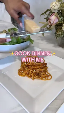 Another quick and easy weeknight dinner! Made the spaghetti with half ground beef and half italian sausage like mom makes it💗✨ Cook dinner with me | #cookwithme #cookdinnerwithme #DinnerIdeas #mealideas #dinnerwithme #dinnerathome #easydinnerideas #cooking 