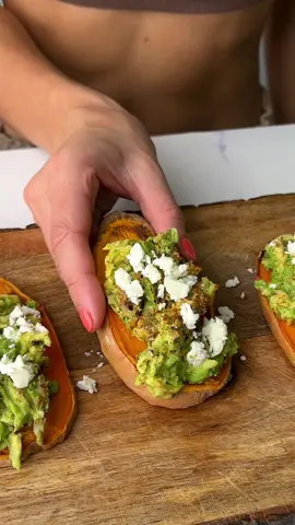 Smashed Avo on Sweet Potato Toast 🥑🍠 Such a yummy combo! Perfect to start your mornings. All you need: - 1 avocado - 1 sweet potato - Salt - Pepper - Chilli flakes - Vegan Feta *Airfry sweet potato at 175c/347f for 8 mins. Save this deliciousness for your next breakfast 😋 #healthysnacks #easysnacks #healthylunch #healthylunchideas #healthyrecipes #healthydiet 