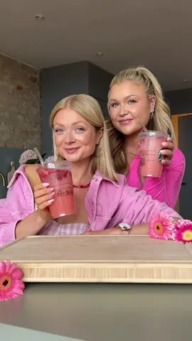 if you want the STARBUCKS PINK DRINK 💕 but don‘t want to pay more than 5$ WATCH THIS @Sophia Thiel 