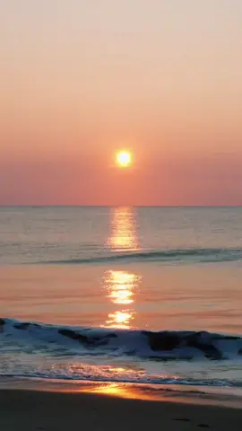 GOOD MORNING 🥰🥰 #cảnhđẹp #videocảnhđẹpchill #sea #beachday #bìnhyênmỗingày #beautifulday #biển #biểnđẹp #dawn #sunrise #viral #view #views #ocean #beach #bìnhminh #beauty #xuhuong #fyp #fypシ゚viral 