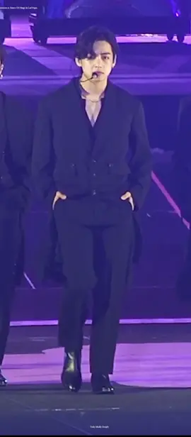 Top model Kim Taehyung 💜 #foryou #fyp #fypシ #taehyung #bts #btsarmy #v #viral #viralvideo #tiktok #bangtan #topmodel #model #runwaywalk 