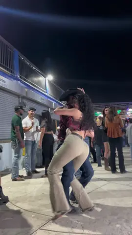 Otro pedo bailar con mi celest❤️‍🔥 #foryoupage #Uzielpartida #viral #jalisco #california #fyp #foryou #mexico #goviral #uzielgonzalez #eluziel #baila #desmadre #vaquero #bailando #pico #picorivera #picosummerfest #couplegoals 